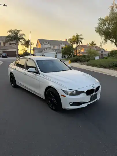2013 BMW 3 Series 328i xDrive Sedan AWD Blanco Sedán Tracción en las cuatro ruedas 8 velocidades Automática